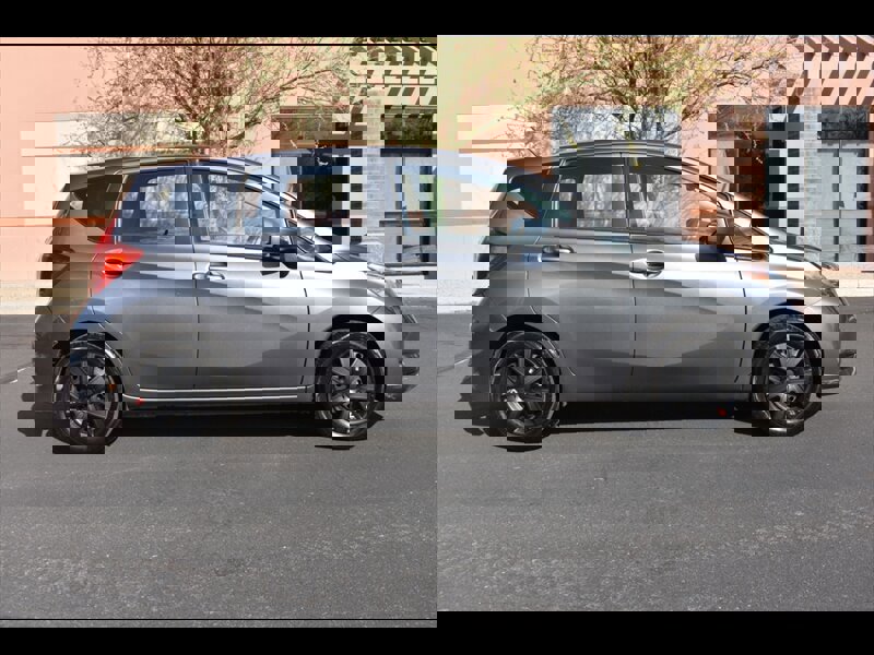 Used 2019 Nissan Versa Note SV image 1