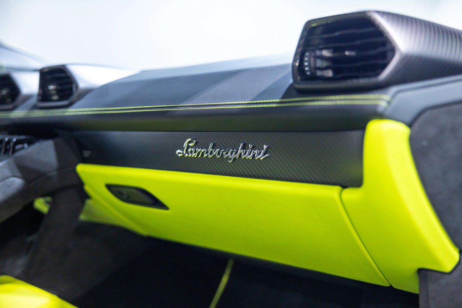 Used 2024 Lamborghini Huracan Tecnica RWD image 36