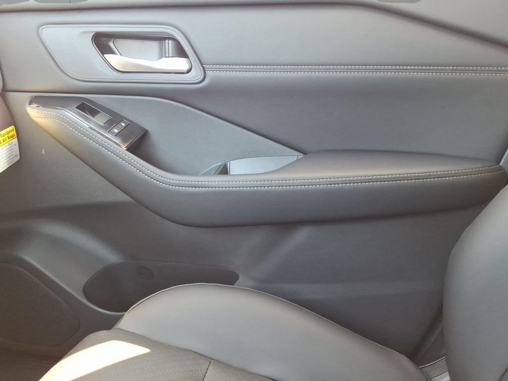 New 2026 Nissan Rogue Dark Armor AWD/4WD image 22