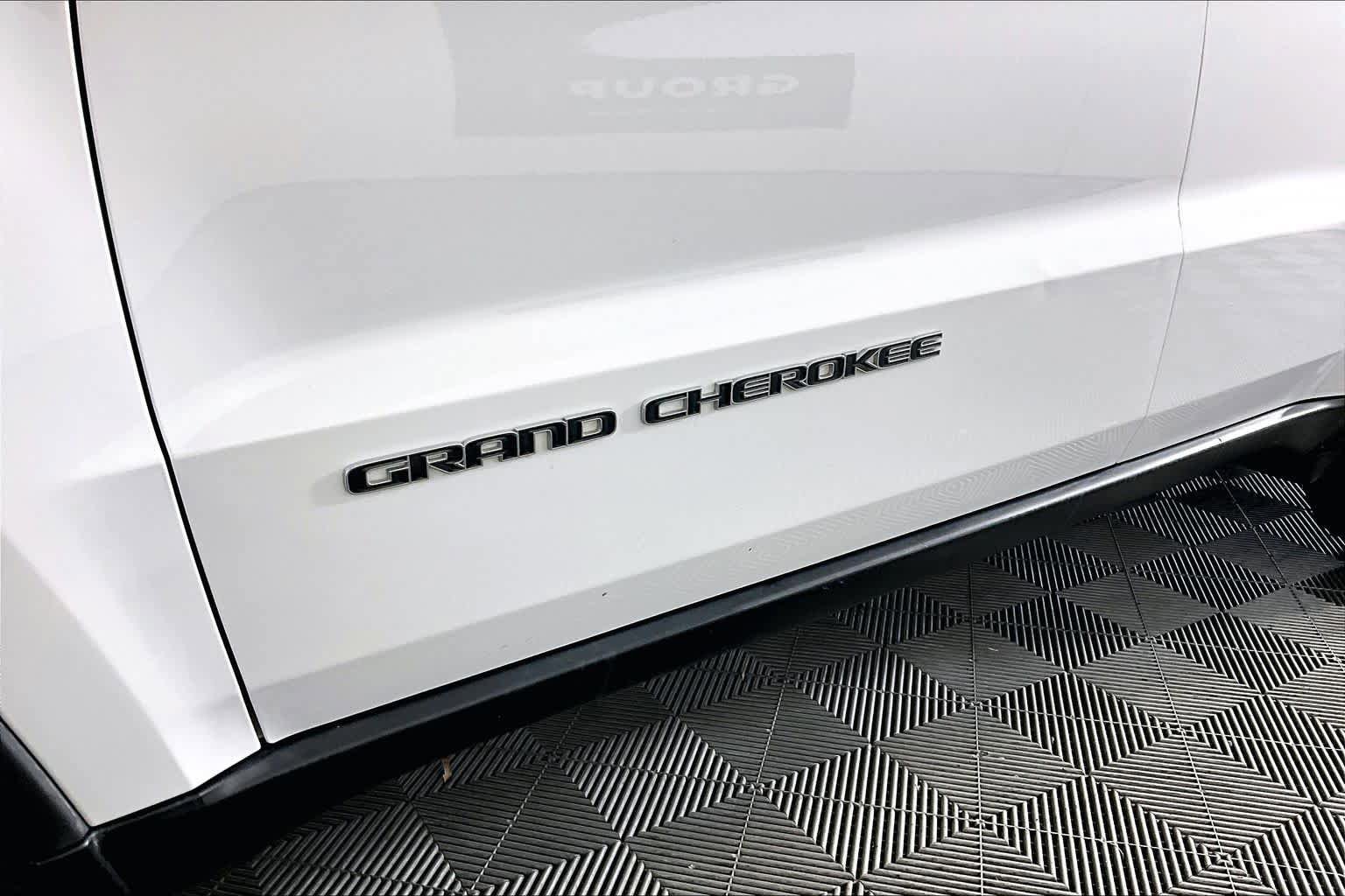 Used 2019 Jeep Grand Cherokee Limited AWD/4WD image 30