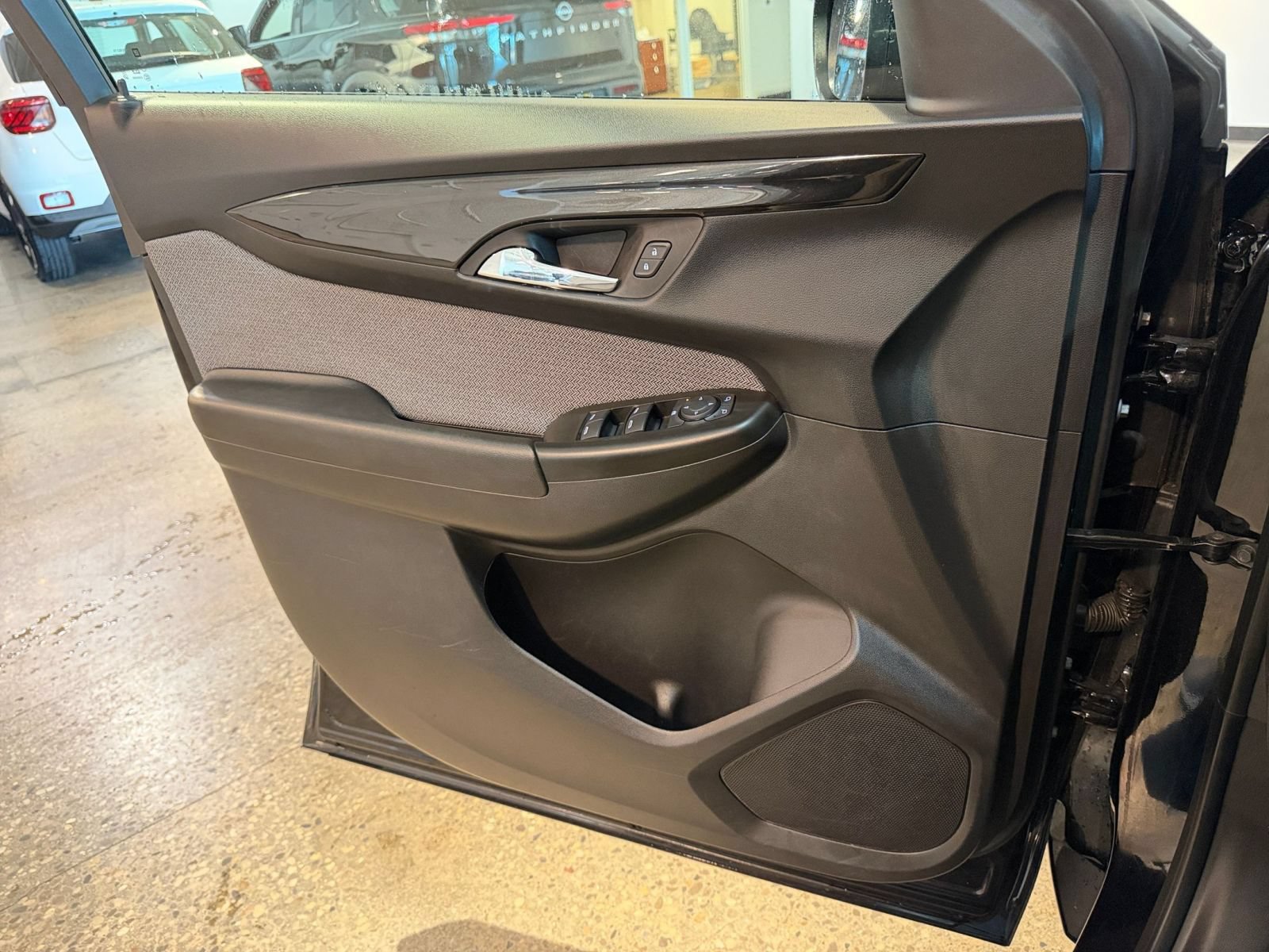 Used 2025 Chevrolet TrailBlazer LT FWD image 15