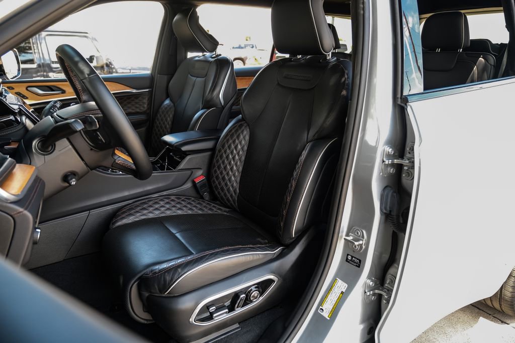 Used 2023 Jeep Grand Cherokee L Summit image 8