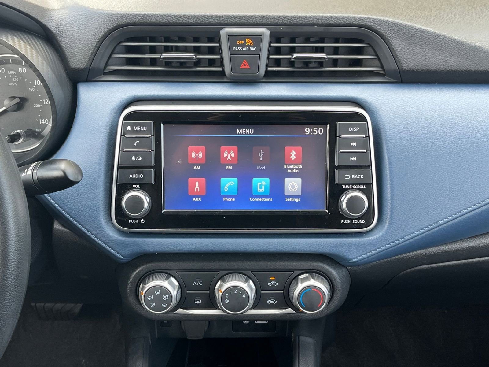 Used 2025 Nissan Versa SV image 17
