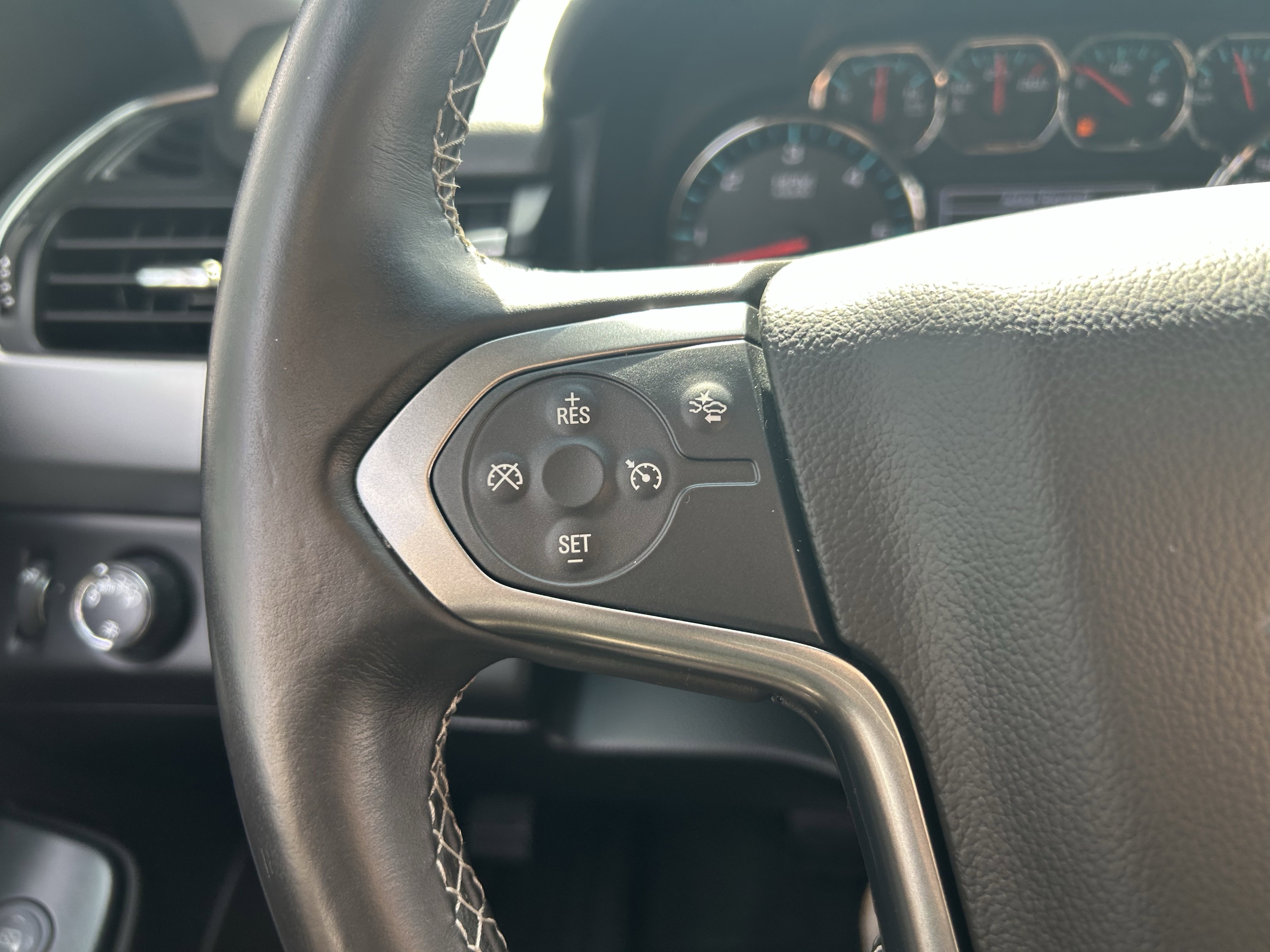 Used 2017 Chevrolet Suburban LT image 17