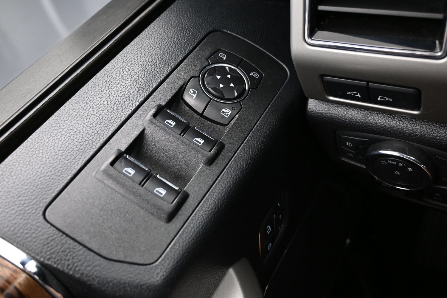 Used 2018 Ford F150 Lariat RWD image 25