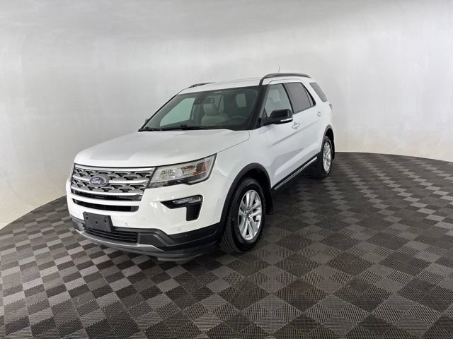 Used 2018 Ford Explorer XLT w/ Equipment Group 202A AWD/4WD image 3