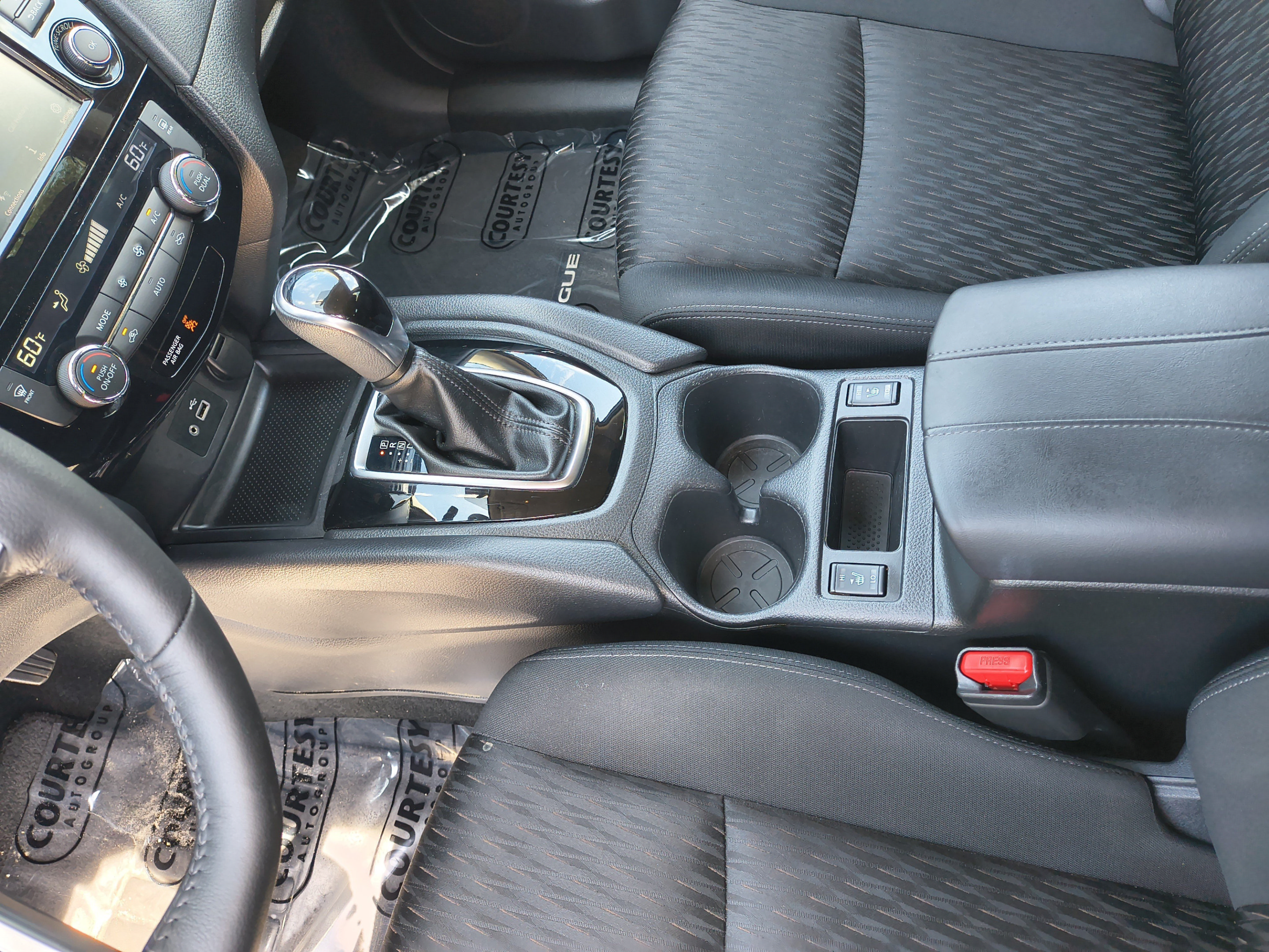 Used 2018 Nissan Rogue SV FWD image 22
