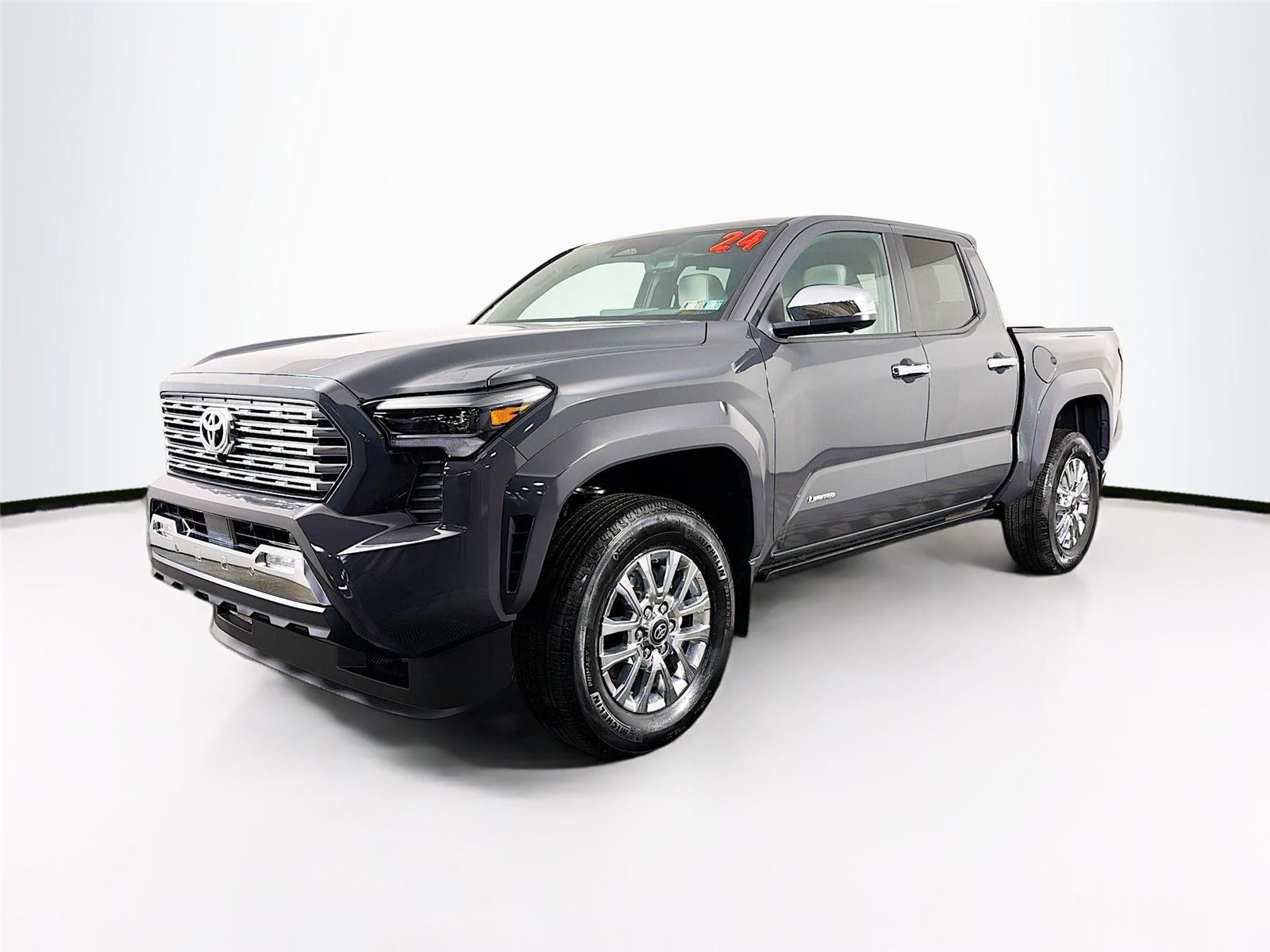 Used 2024 Toyota Tacoma Limited w/ Limited Package (LT) image 3