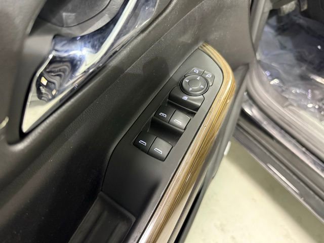 Used 2023 GMC Acadia SLE w/ Driver Convenience Package AWD/4WD image 12