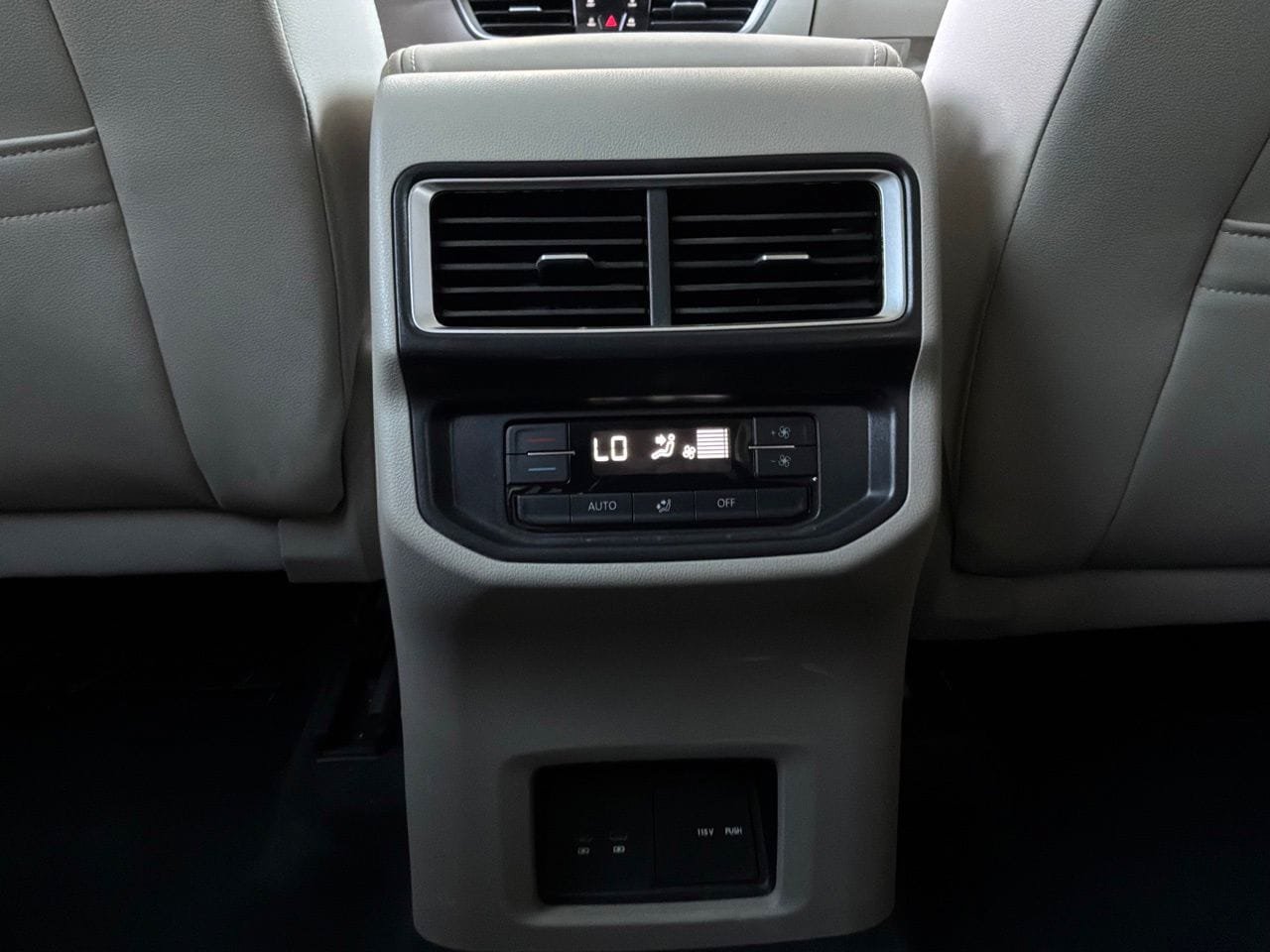 Used 2026 Volkswagen Atlas SE FWD image 15
