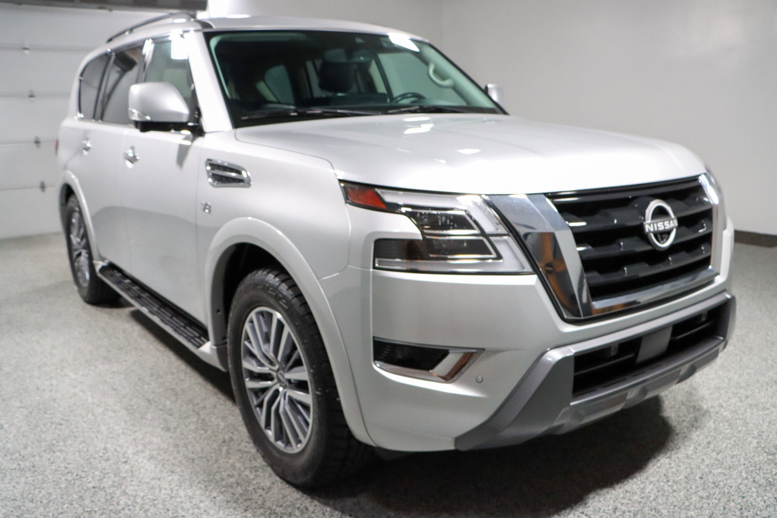 Used 2022 Nissan Armada SL w/ Captain's Chairs Package image 5
