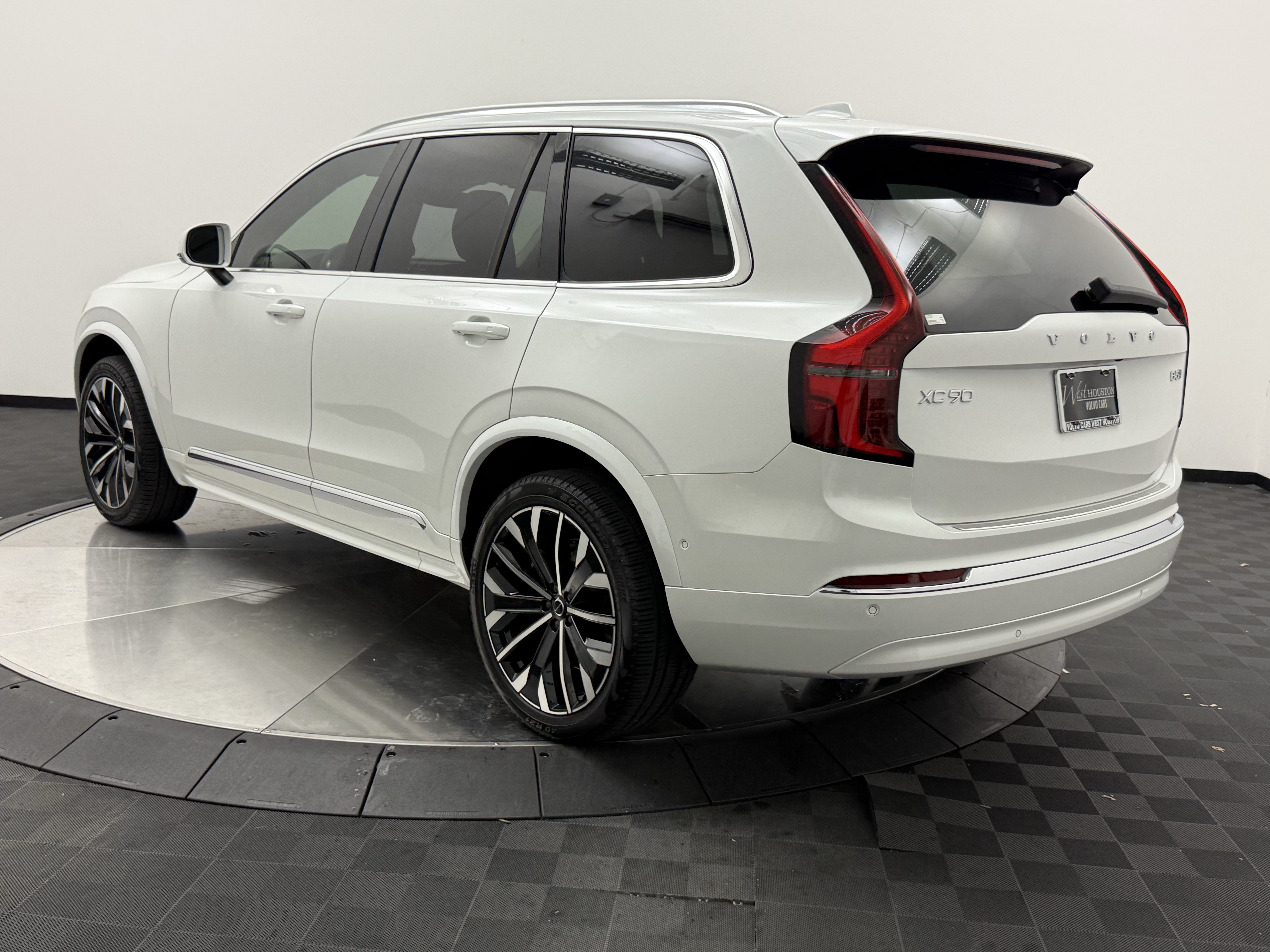 Certified 2025 Volvo XC90 B5 Plus w/ Protection Package Premier AWD/4WD image 6