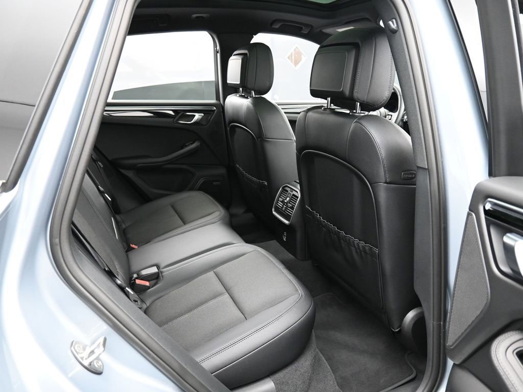 Certified 2025 Porsche Macan image 27