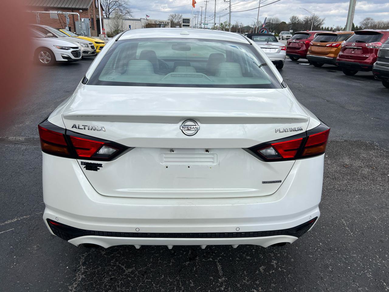 Used 2020 Nissan Altima 2.0 Platinum FWD image 4