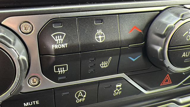 Used 2022 Jeep Wrangler Unlimited Sahara w/ Cold Weather Group AWD/4WD image 20