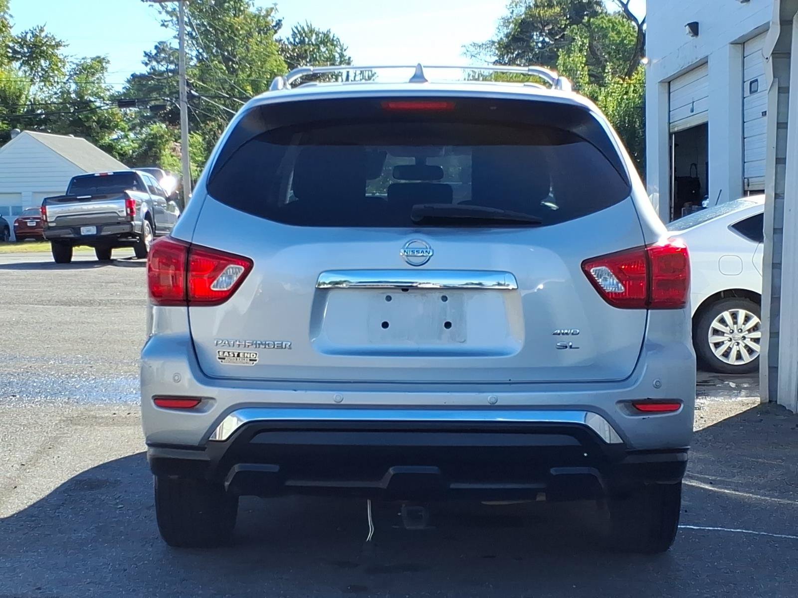 Used 2020 Nissan Pathfinder SL AWD/4WD image 4