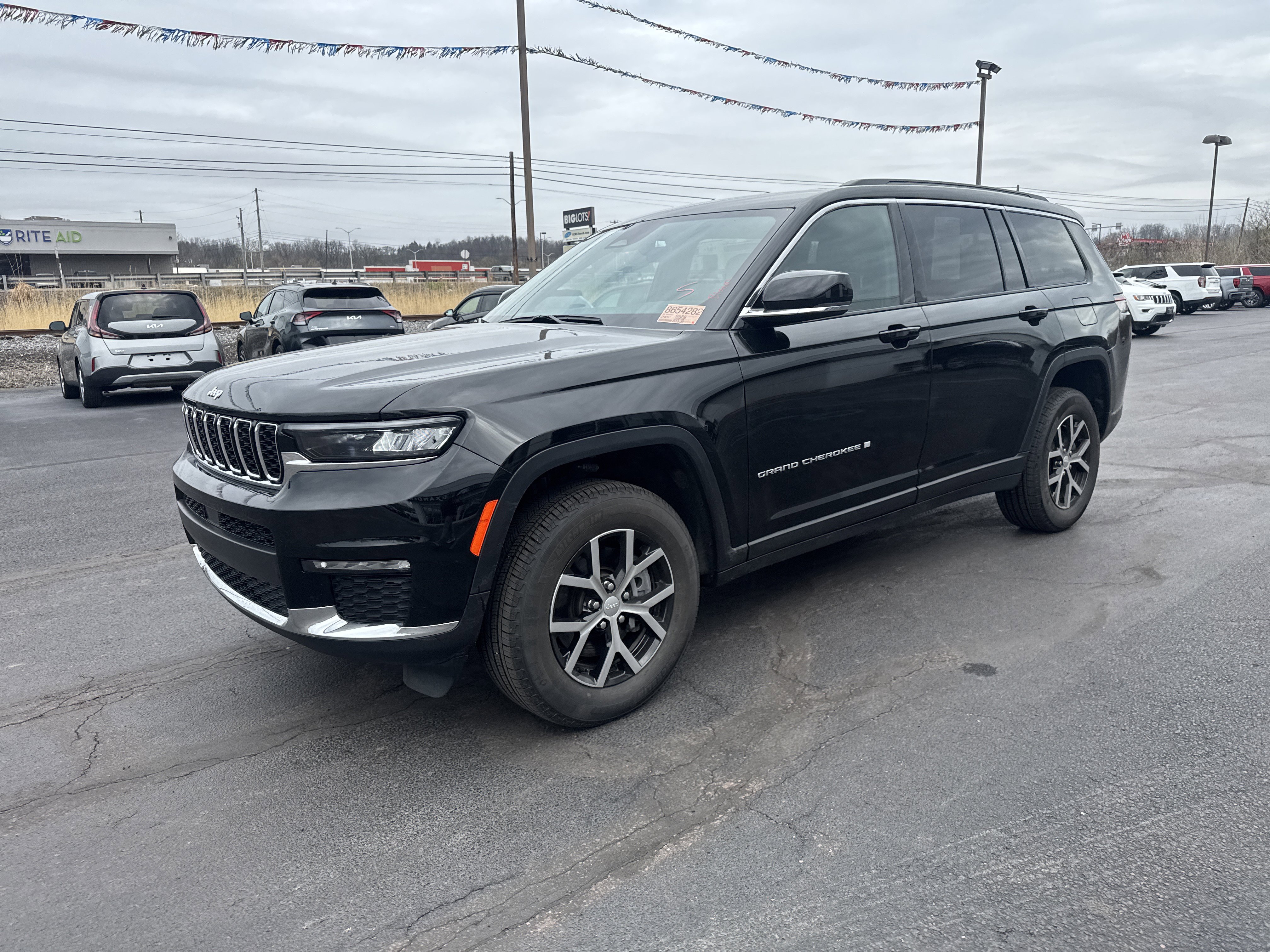 Used 2025 Jeep Grand Cherokee L Limited AWD/4WD image 8