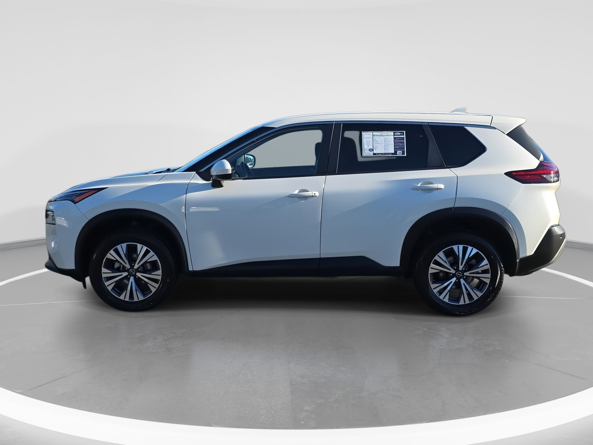 Used 2023 Nissan Rogue SV image 8