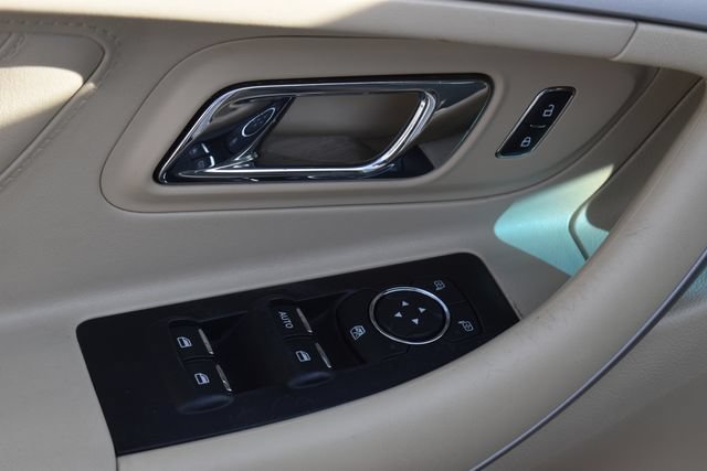 Used 2016 Ford Taurus SE FWD image 12