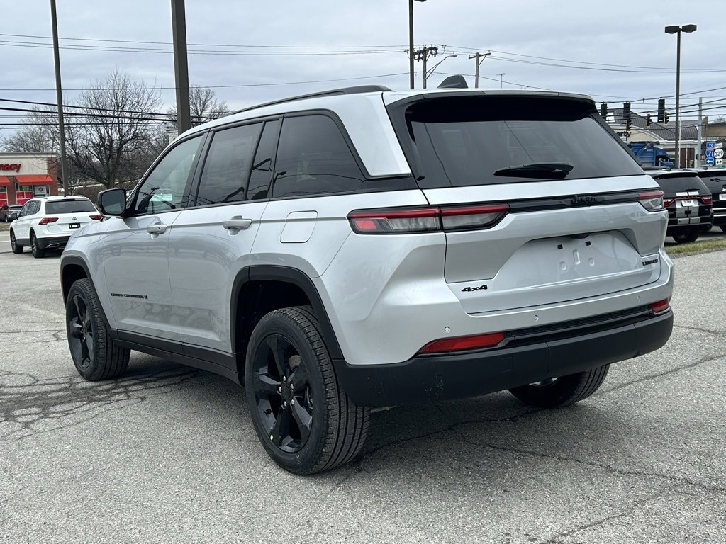 New 2025 Jeep Grand Cherokee Limited w/ Black Appearance Package image 10