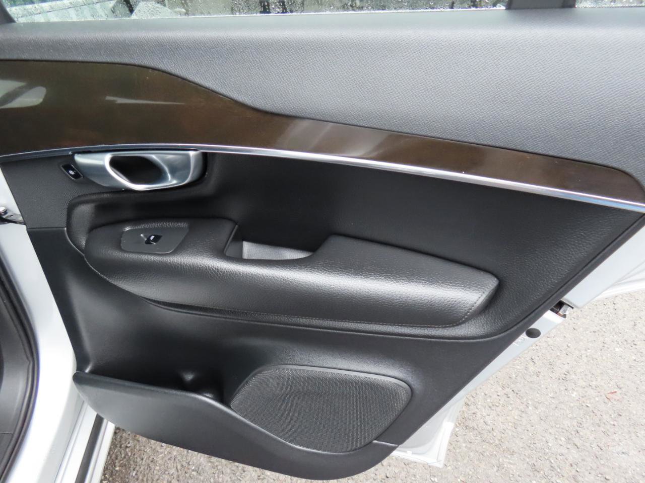 Used 2018 Volvo XC90 T6 Momentum w/ Convenience Package image 19