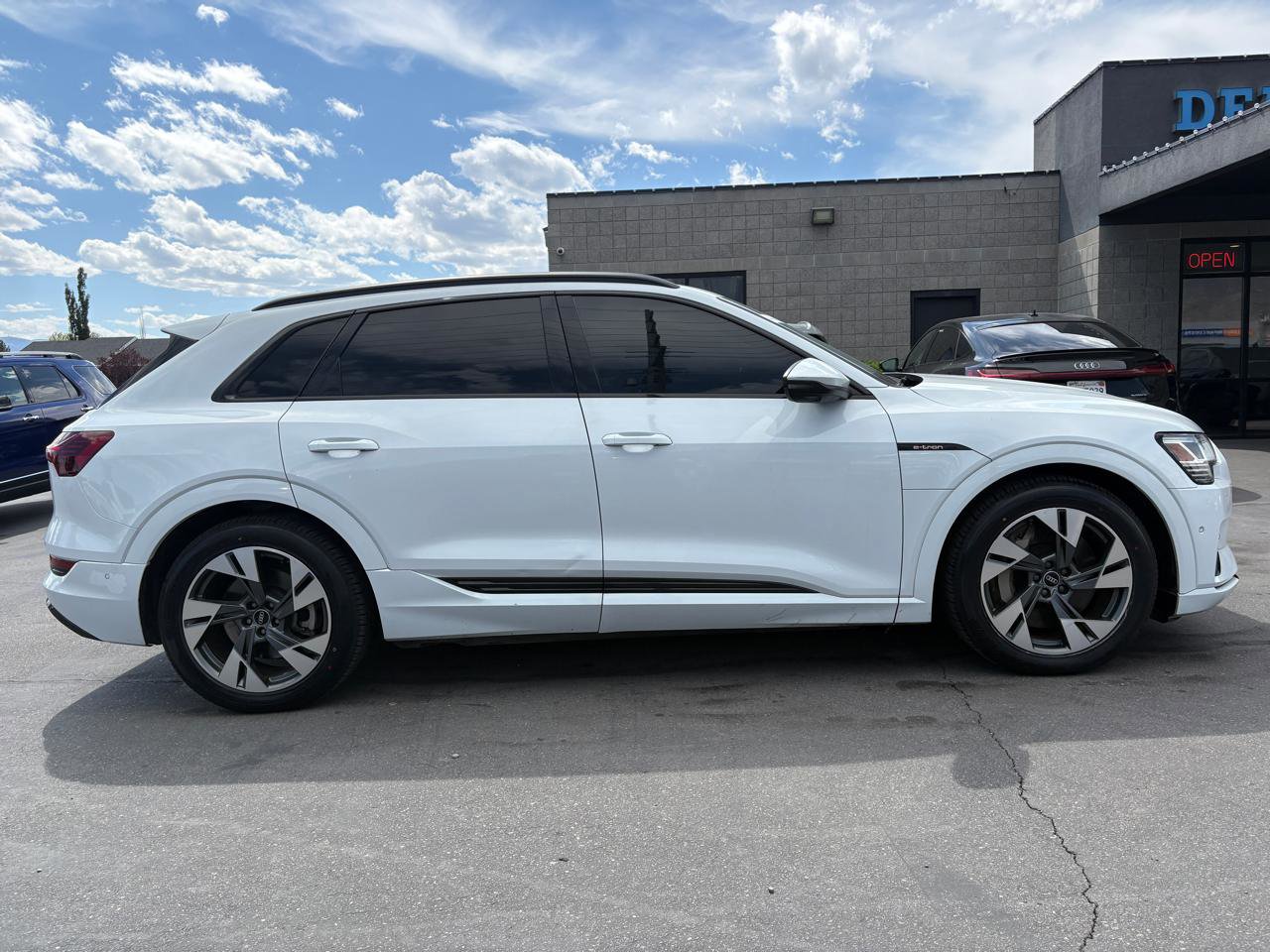 Used 2021 Audi e-tron Premium w/ Convenience Plus Package AWD/4WD image 4