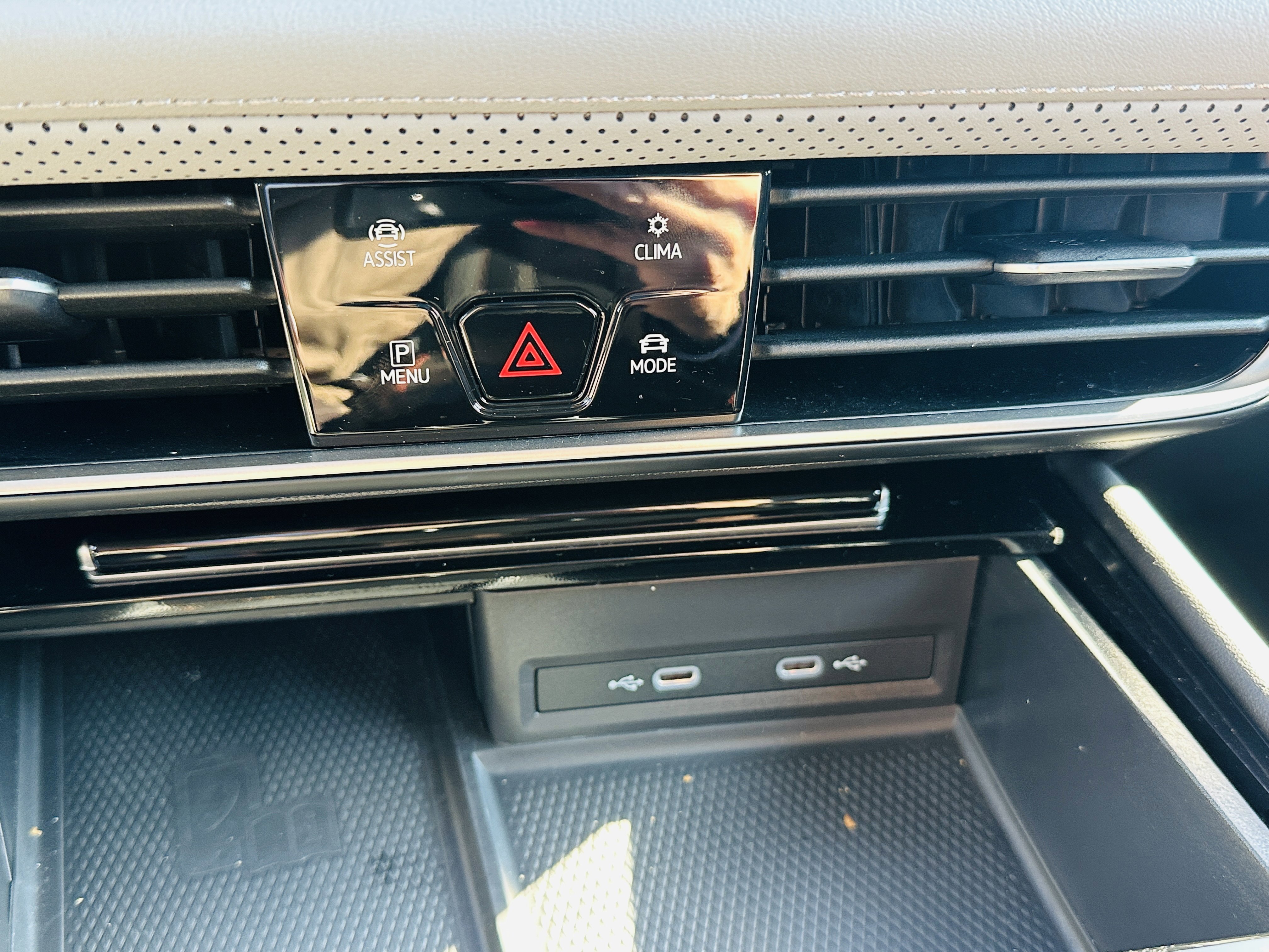 Used 2024 Volkswagen Atlas Peak Edition SEL image 16