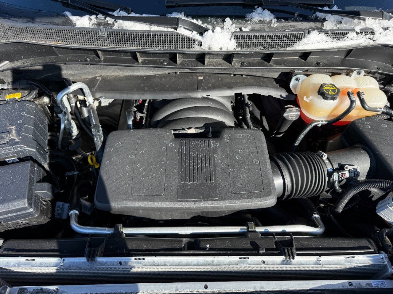 Used 2025 Chevrolet Suburban Z71 image 11