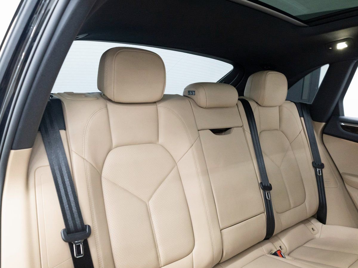 Certified 2025 Porsche Macan image 24