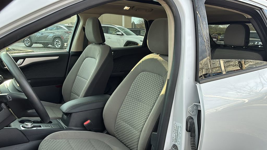 Used 2020 Ford Escape SE image 10