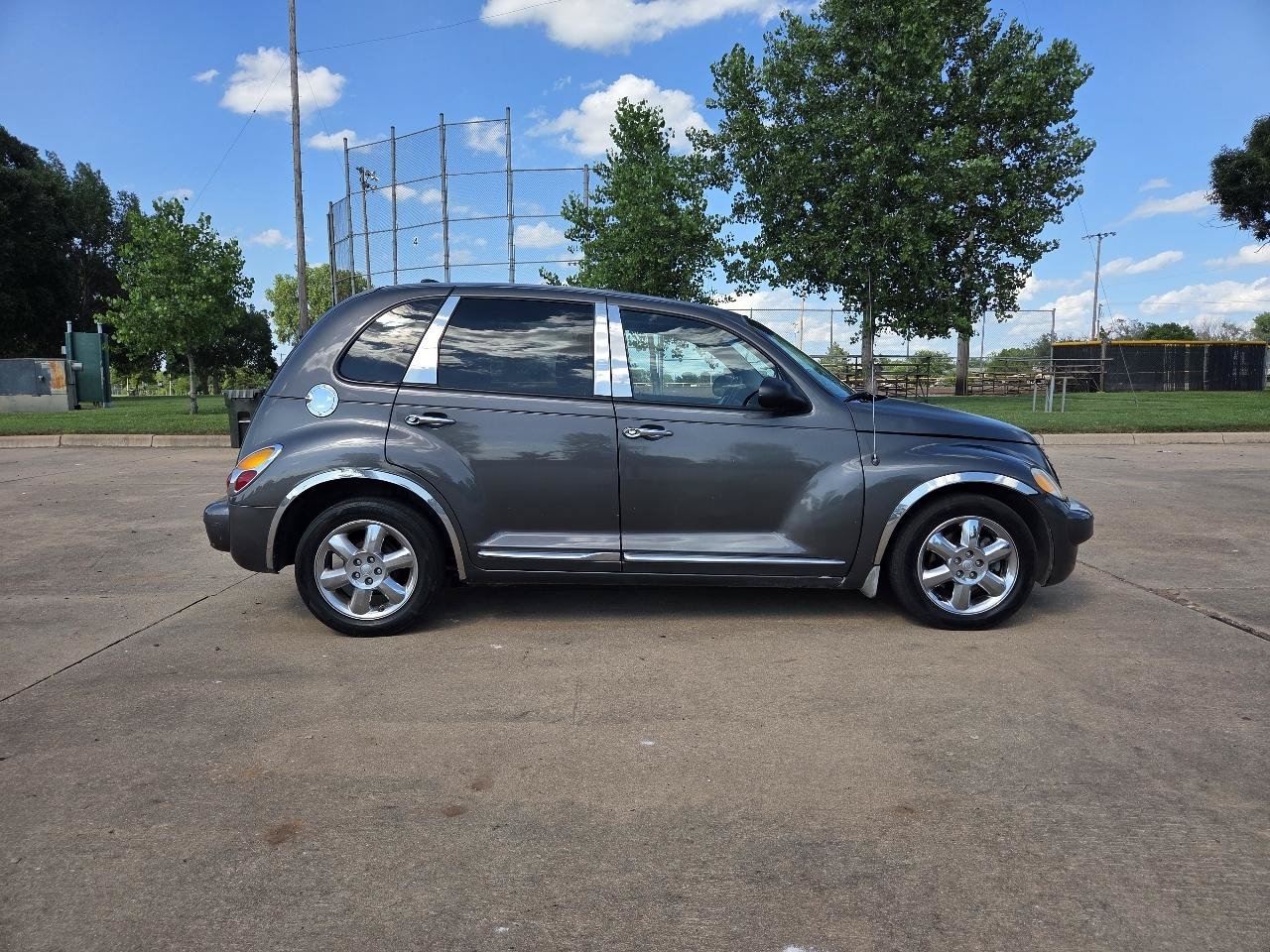 Used 2004 Chrysler PT Cruiser Limited FWD image 22