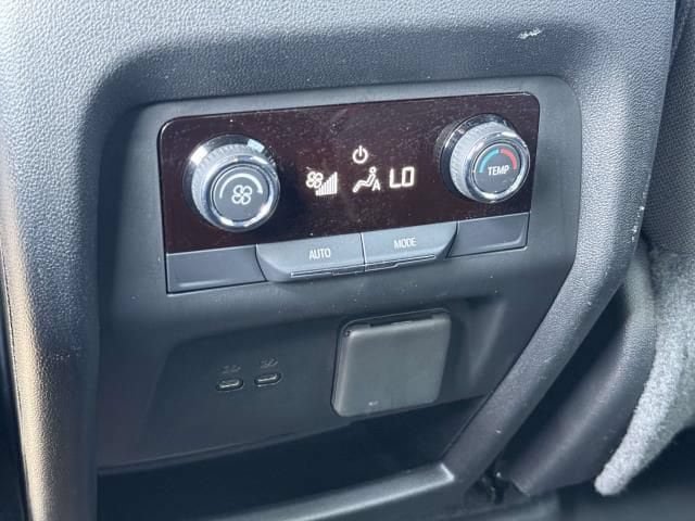 Used 2024 Chevrolet Traverse LT w/ Trailering Package FWD image 15
