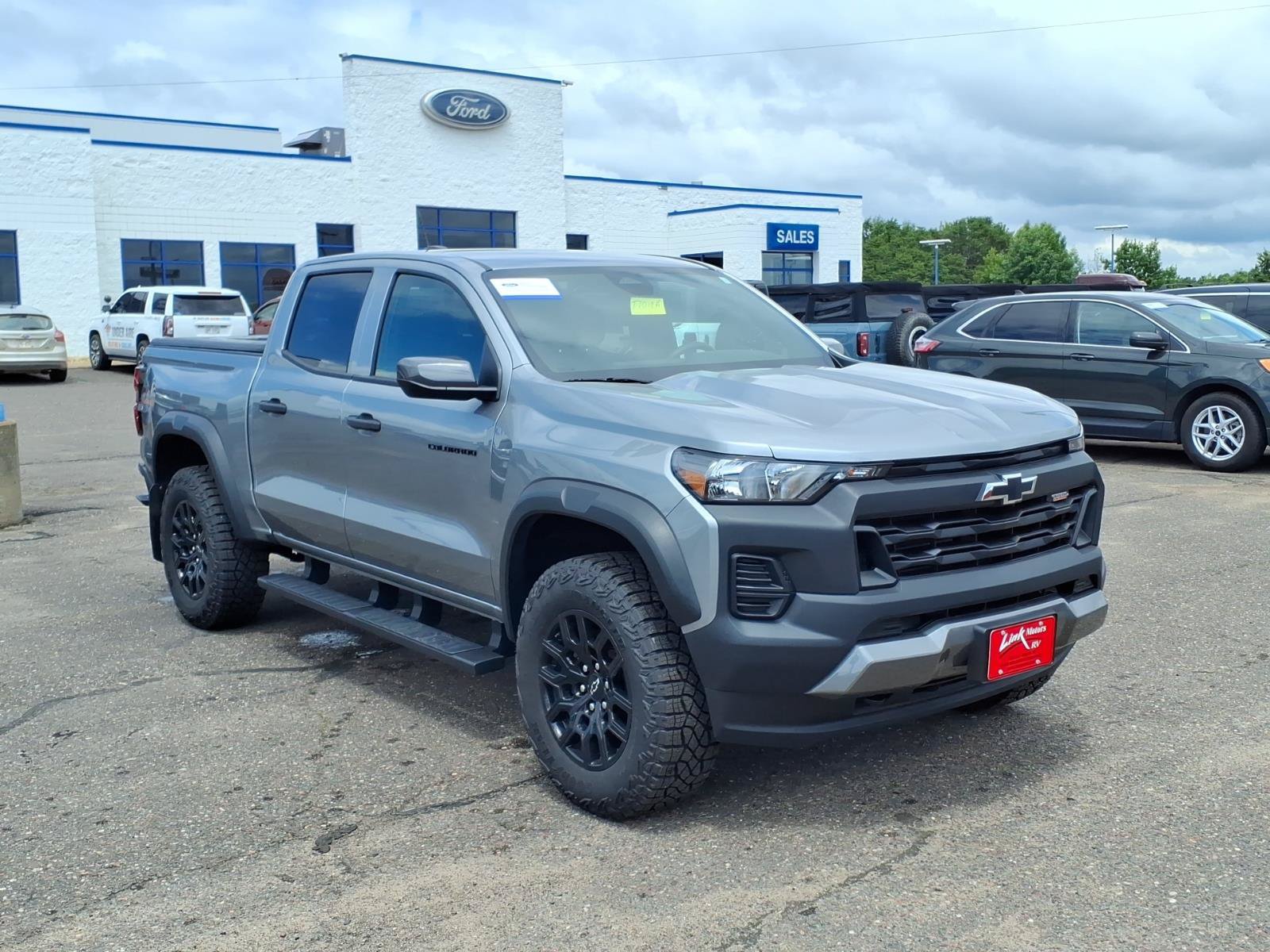 Used 2025 Chevrolet Colorado Trail Boss AWD/4WD image 8