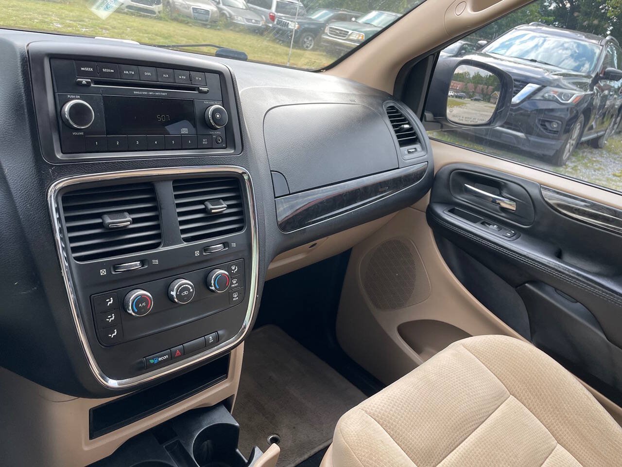 Used 2014 Dodge Grand Caravan American Value Package FWD image 16