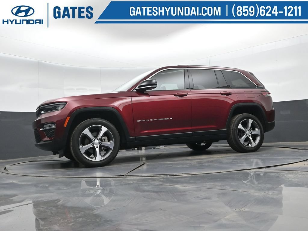 Used 2023 Jeep Grand Cherokee Limited AWD/4WD image 39
