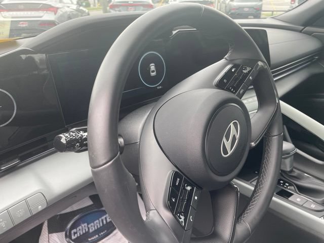 Used 2025 Hyundai Elantra Limited FWD image 18