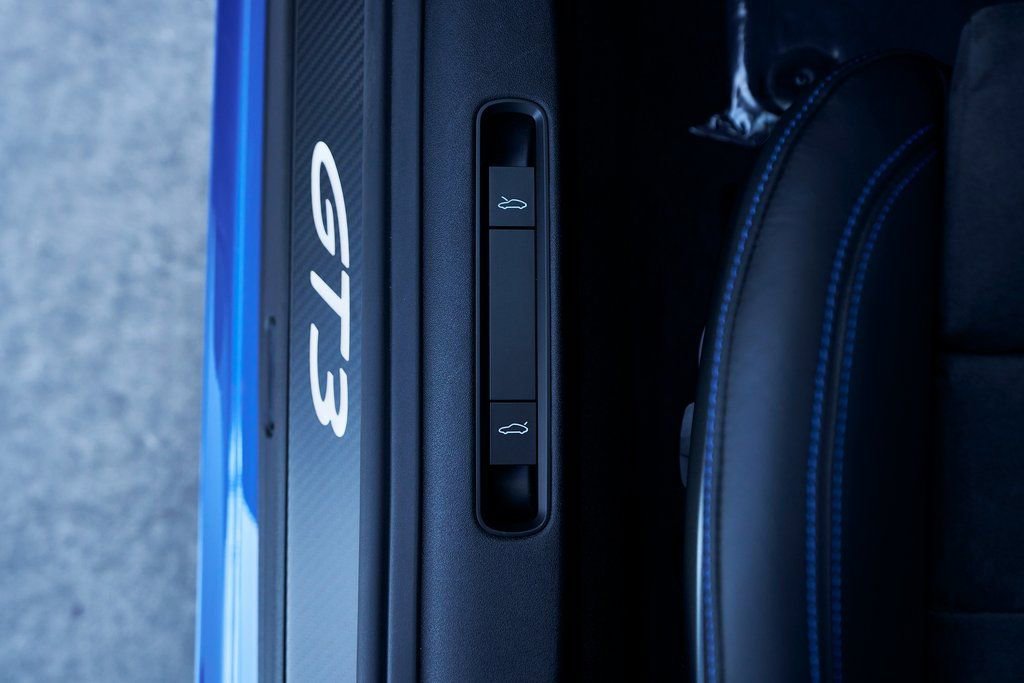 Used 2026 Porsche 911 GT3 w/ Weissach Package RWD image 40