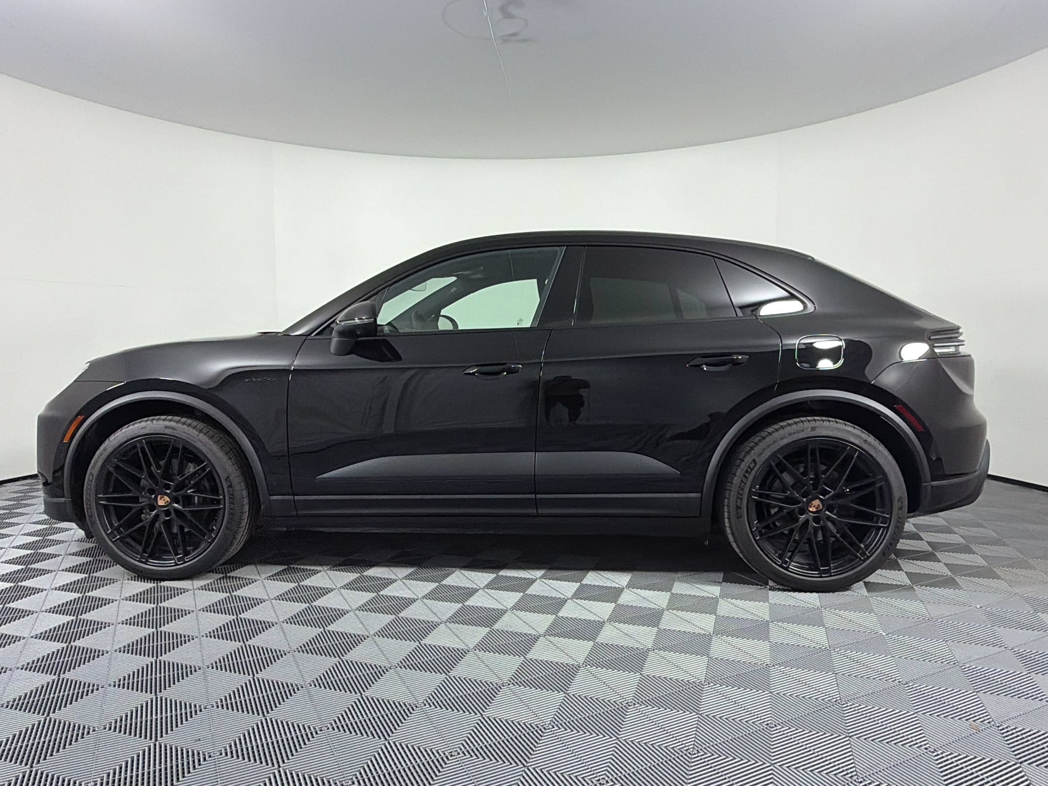 New 2026 Porsche Macan Electric RWD image 2