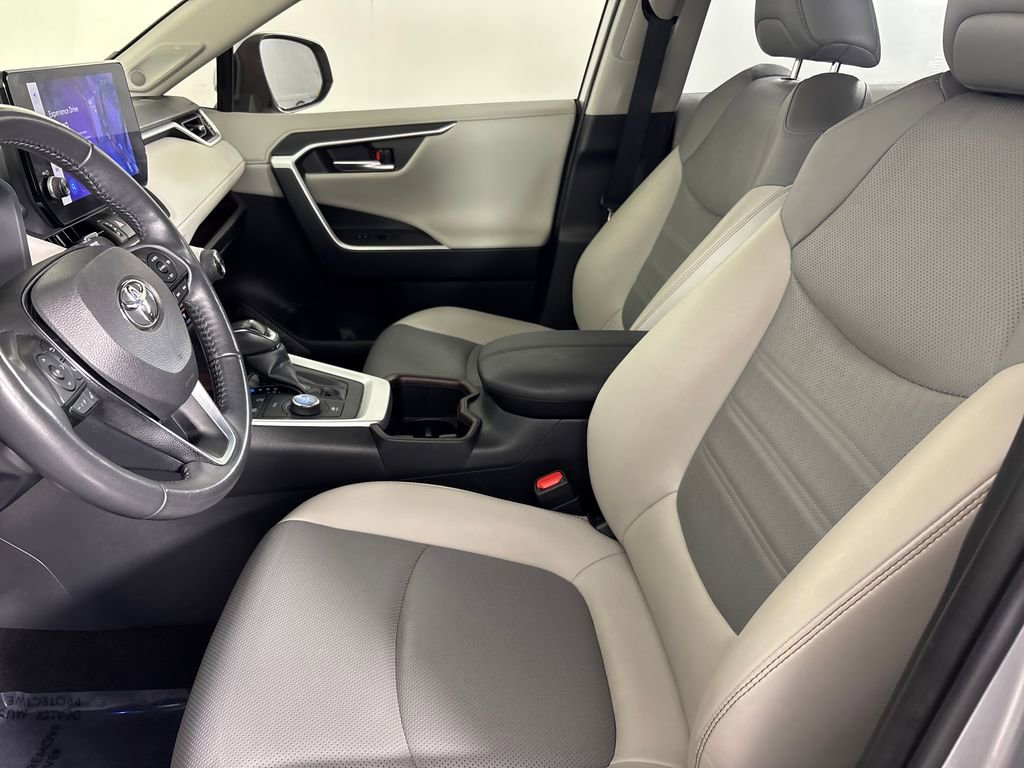 Used 2024 Toyota RAV4 Limited w/ Advanced Technology Package image 8