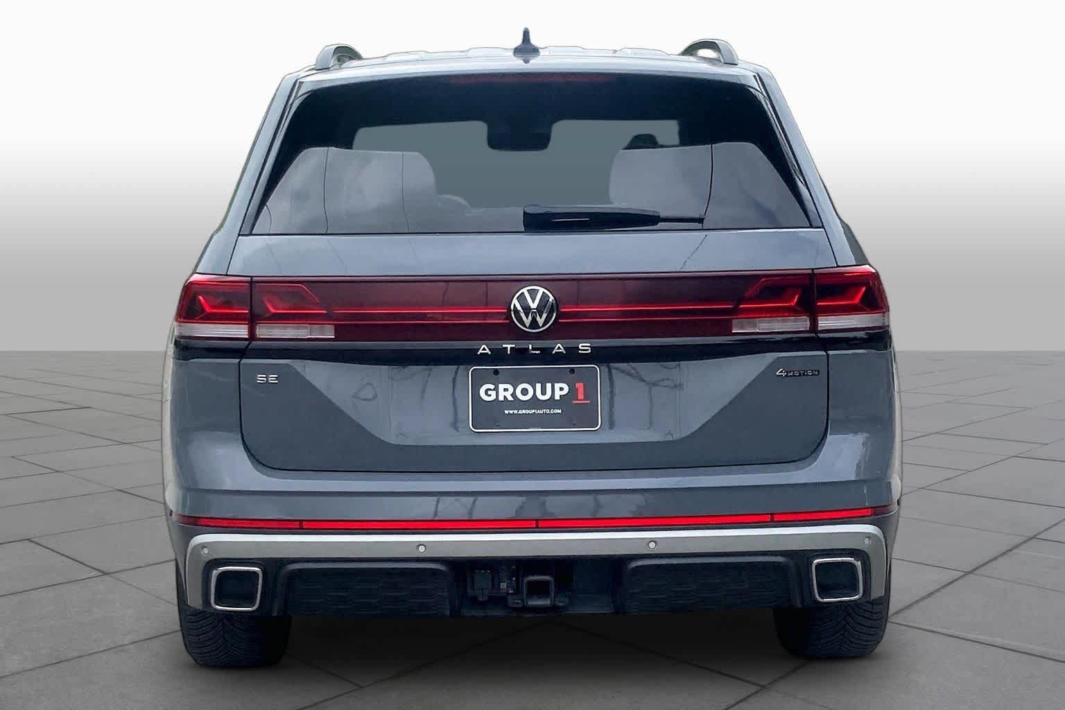 Used 2024 Volkswagen Atlas Peak Edition SE AWD/4WD image 5