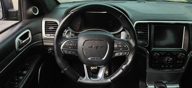 Used 2016 Jeep Grand Cherokee SRT image 10