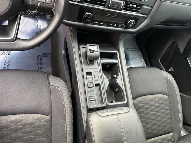 Used 2024 Nissan Pathfinder S image 23