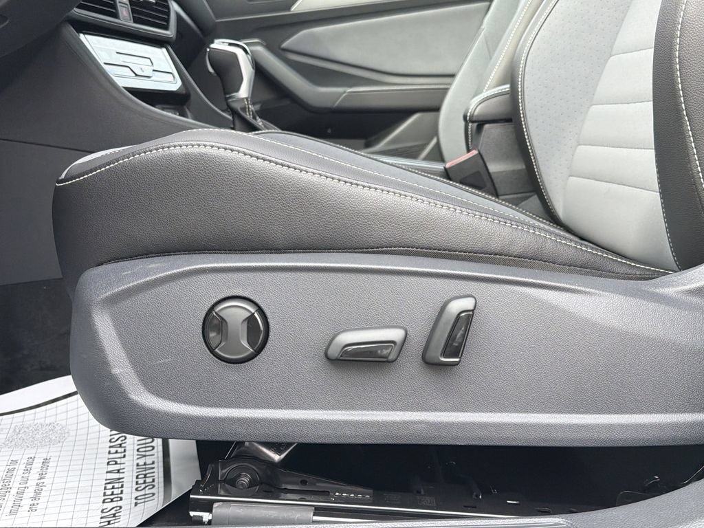 New 2026 Volkswagen Jetta SE FWD image 22