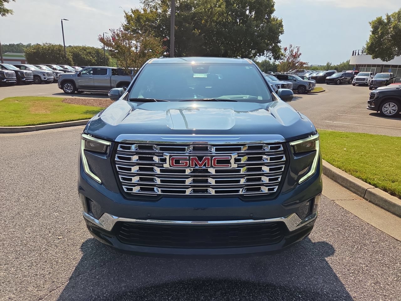 Used 2026 GMC Acadia Denali w/ Super Cruise Package FWD image 3