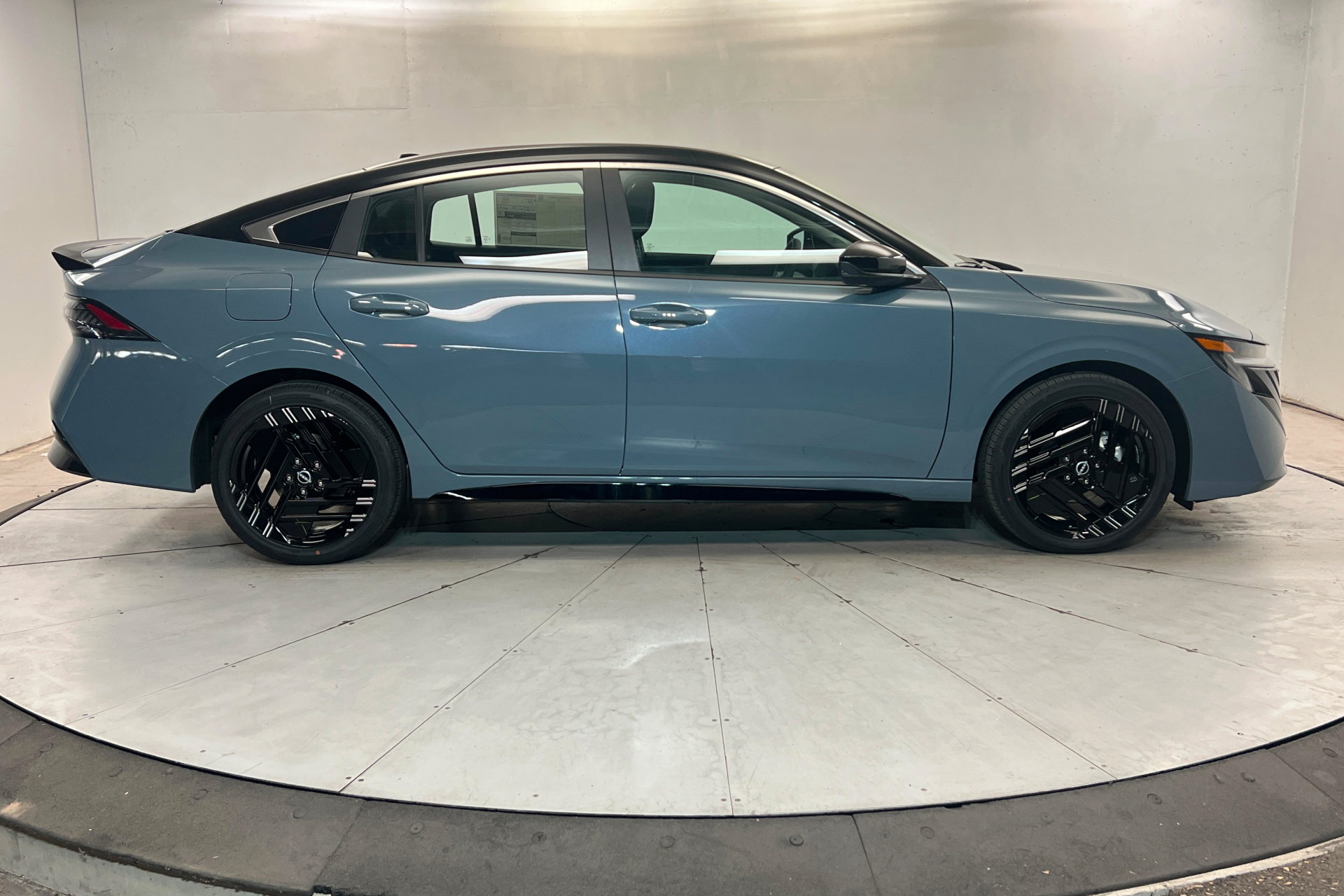 New 2027 Nissan Sentra SR w/ Floor Mat Package FWD image 6