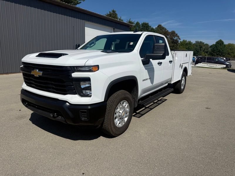 Used 2026 Chevrolet Silverado 3500 W/T AWD/4WD image 2