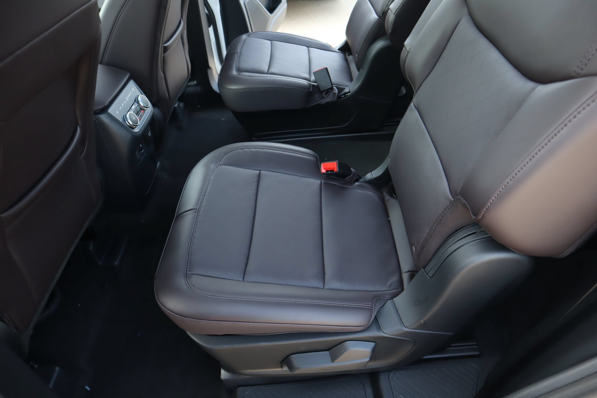 New 2026 Ford Explorer Platinum RWD image 13