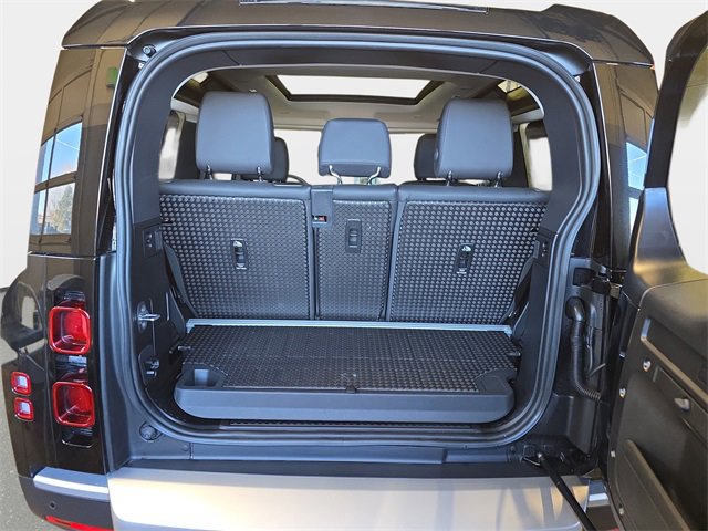 Used 2025 Land Rover Defender 90 S image 13
