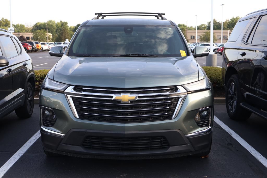 Used 2023 Chevrolet Traverse LT FWD image 2
