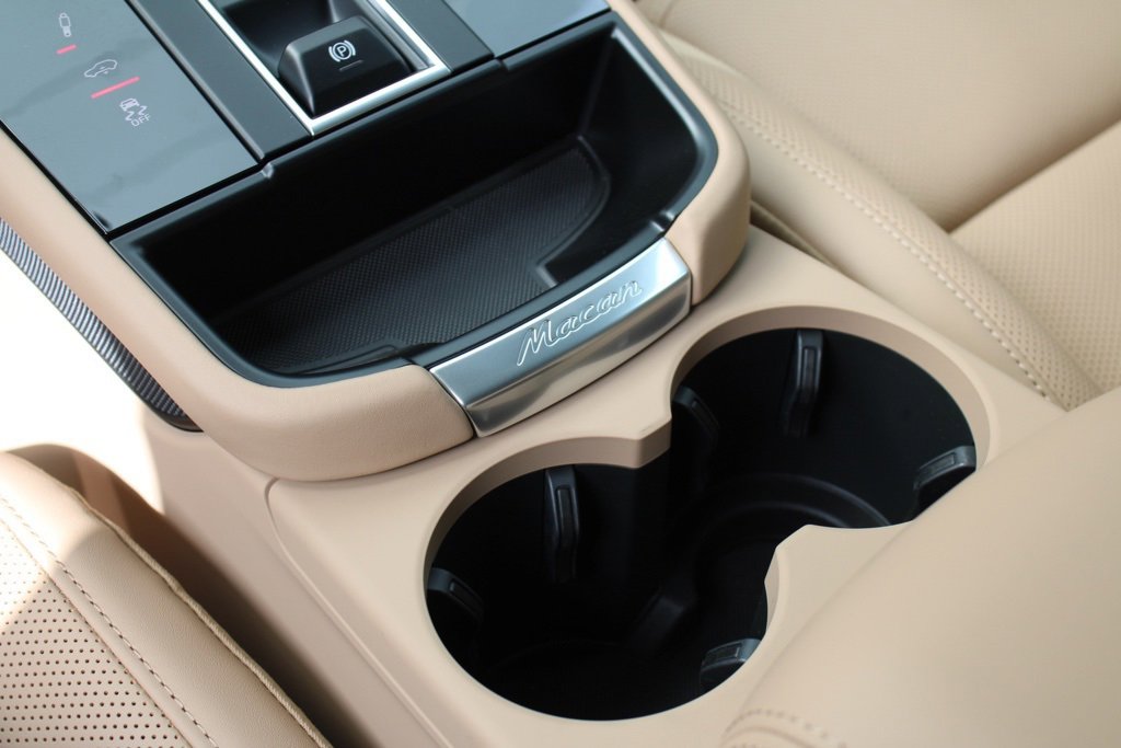 Used 2025 Porsche Macan image 27